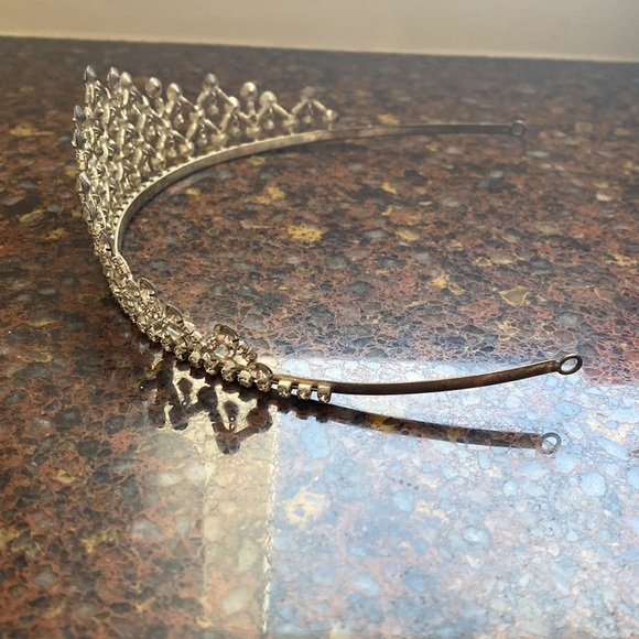 Tiara - Picture 4 of 4